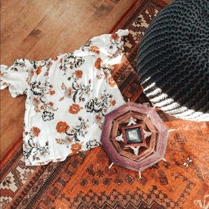 ♡𝓦𝓸𝓶𝓪𝓷'𝓼 𝓯𝓵𝓸𝓻𝓪𝓵 𝔀𝓱𝓲𝓽𝓮 𝓽𝓸𝓹♡